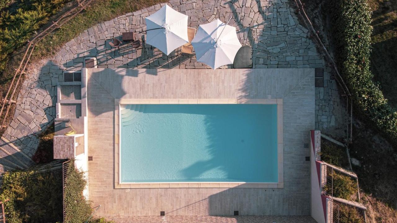 Bed and Breakfast Poggio Dei Farinetti Диано-д'Альба Экстерьер фото