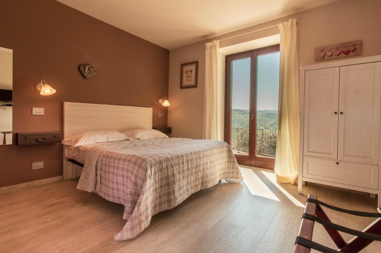 Bed and Breakfast Poggio Dei Farinetti Диано-д'Альба Экстерьер фото
